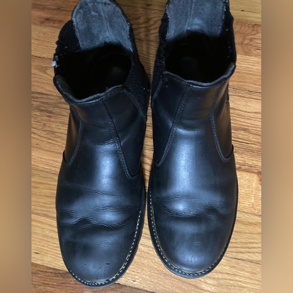 Dr. Marten 2976 Black Leather Chelsea Boot - Picture 4 of 4